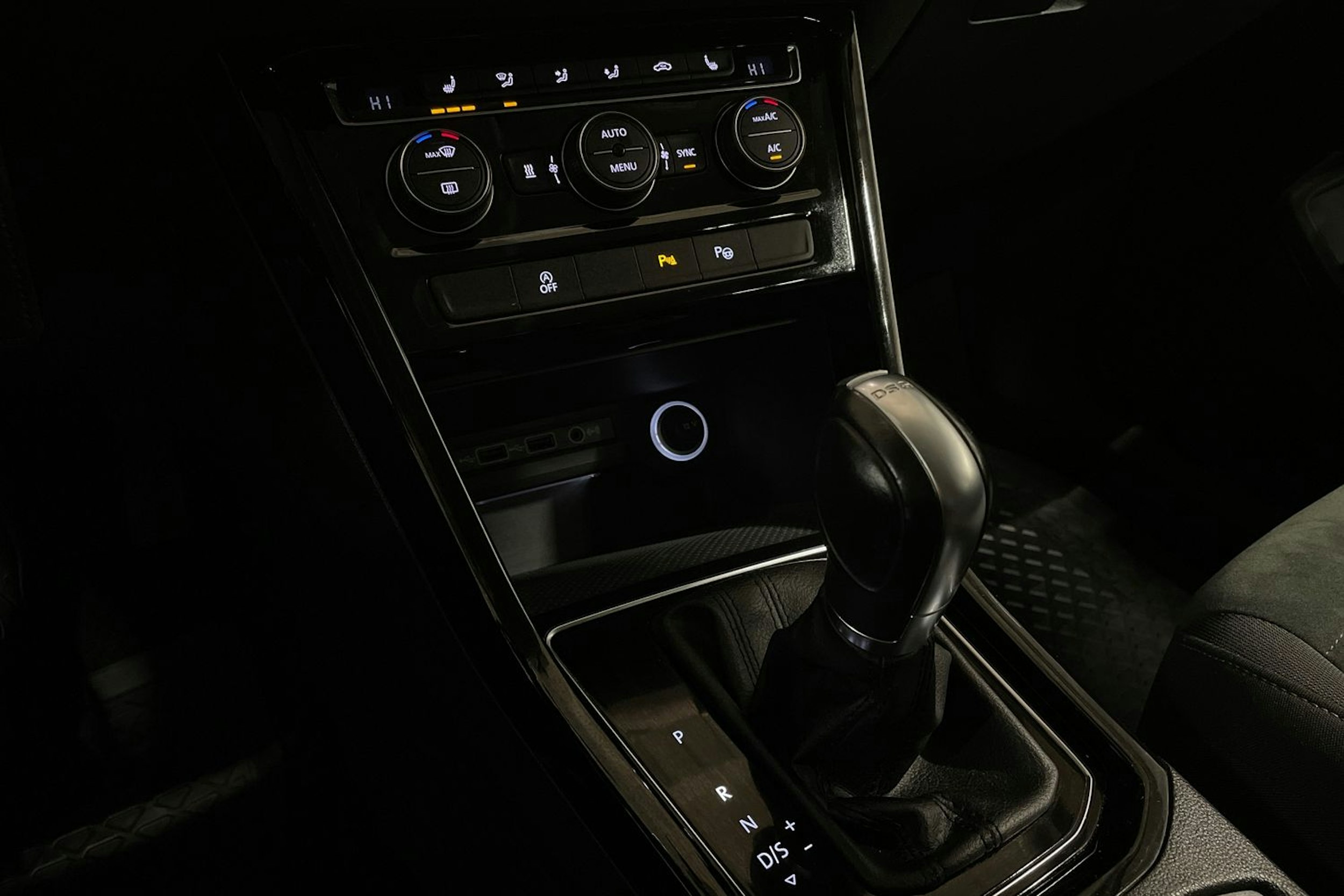 harmaa Volkswagen Touran 2019 kuva 18.