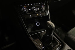 harmaa Volkswagen Touran 2019 kuva 18.