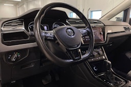 harmaa Volkswagen Touran 2019 kuva 22.