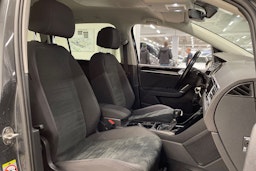 harmaa Volkswagen Touran 2019 kuva 23.