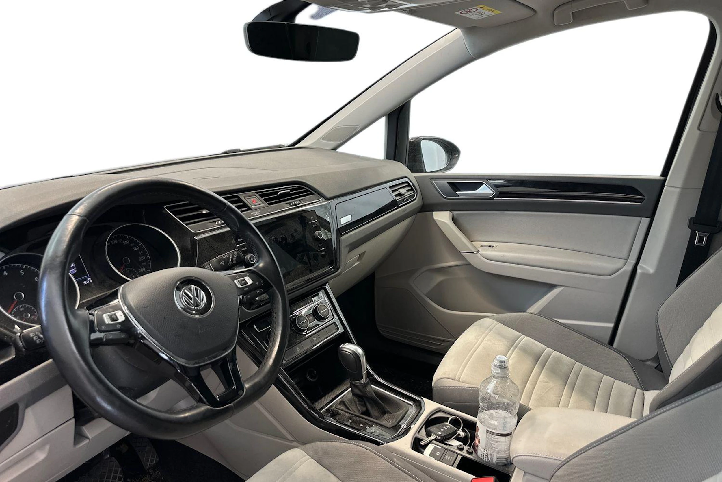 punainen Volkswagen Touran 2019 kuva 3.