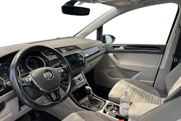 punainen Volkswagen Touran 2019 kuva 3.