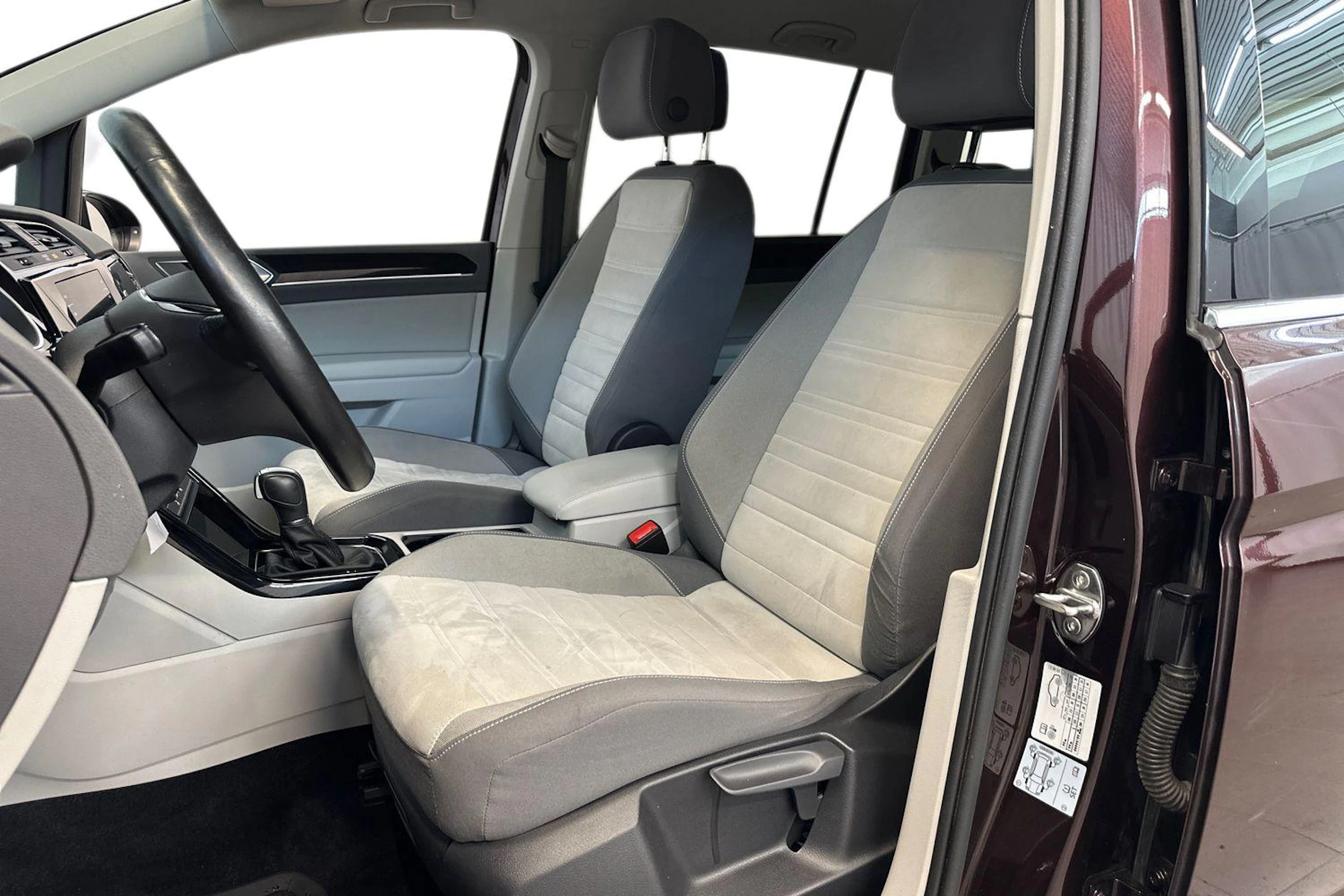 punainen Volkswagen Touran 2019 kuva 7.