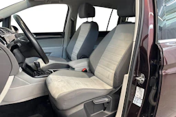punainen Volkswagen Touran 2019 kuva 7.