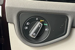punainen Volkswagen Touran 2019 kuva 15.