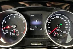 punainen Volkswagen Touran 2019 kuva 18.