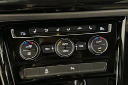 punainen Volkswagen Touran 2019 kuva 20.