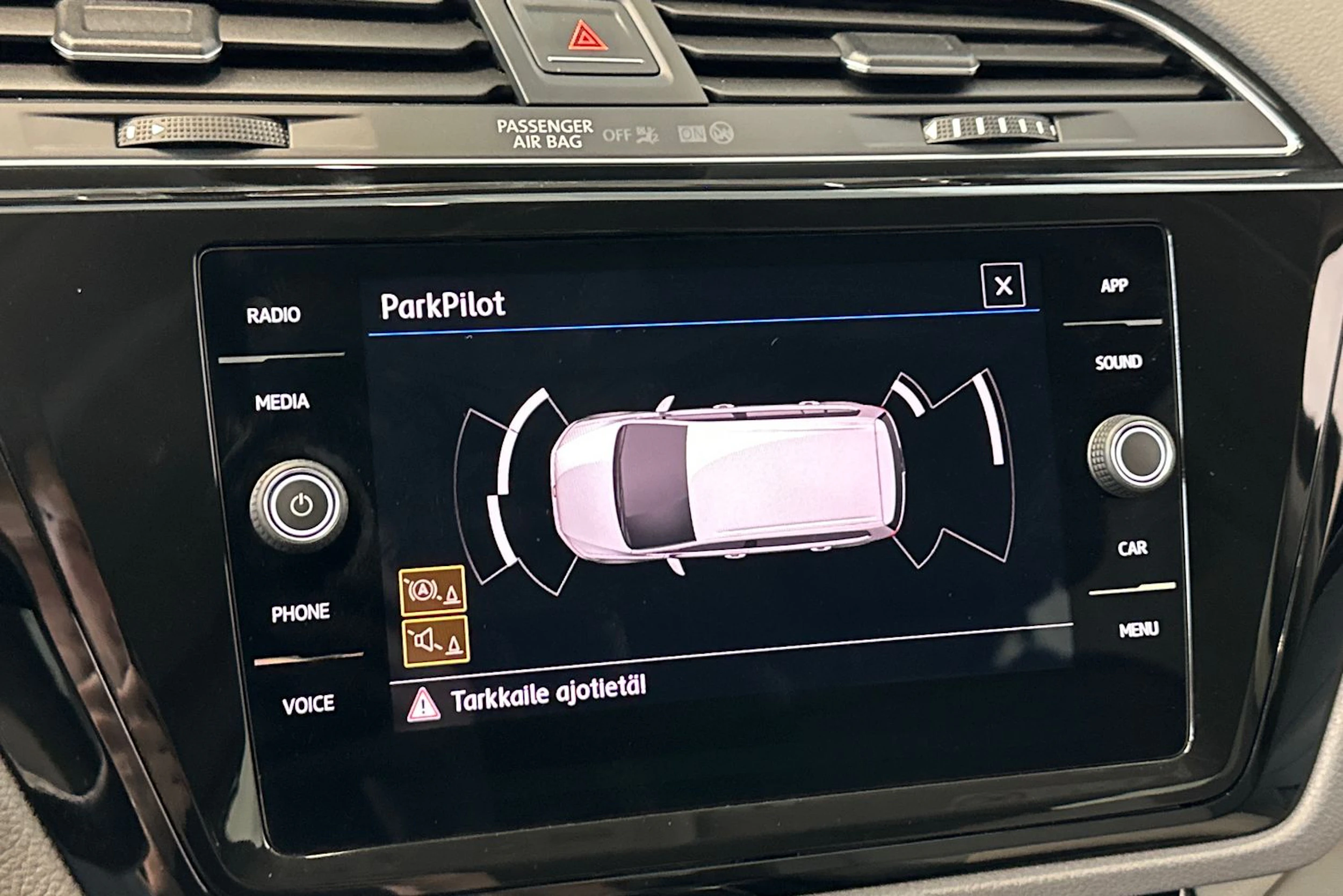 punainen Volkswagen Touran 2019 kuva 23.