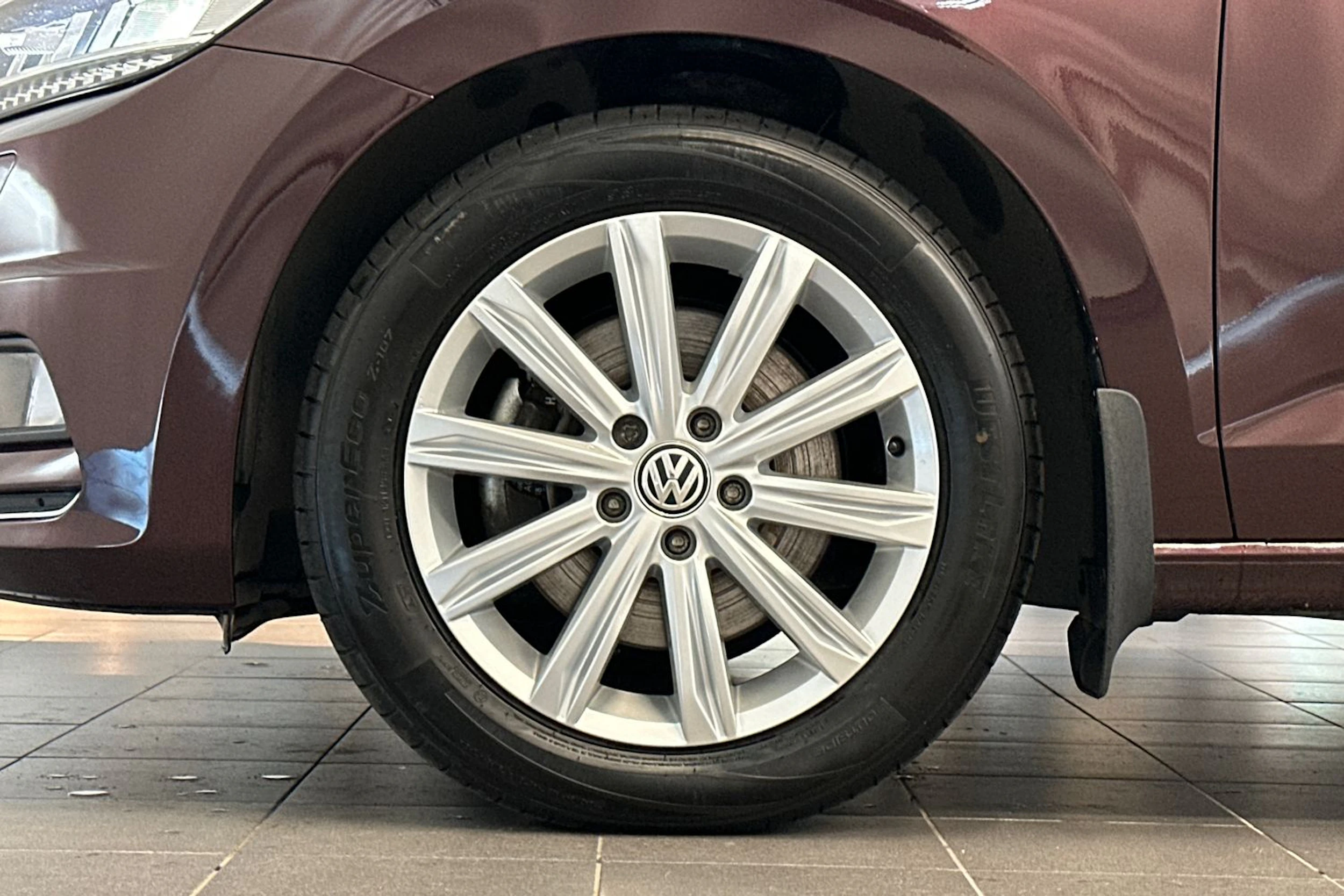 punainen Volkswagen Touran 2019 kuva 24.