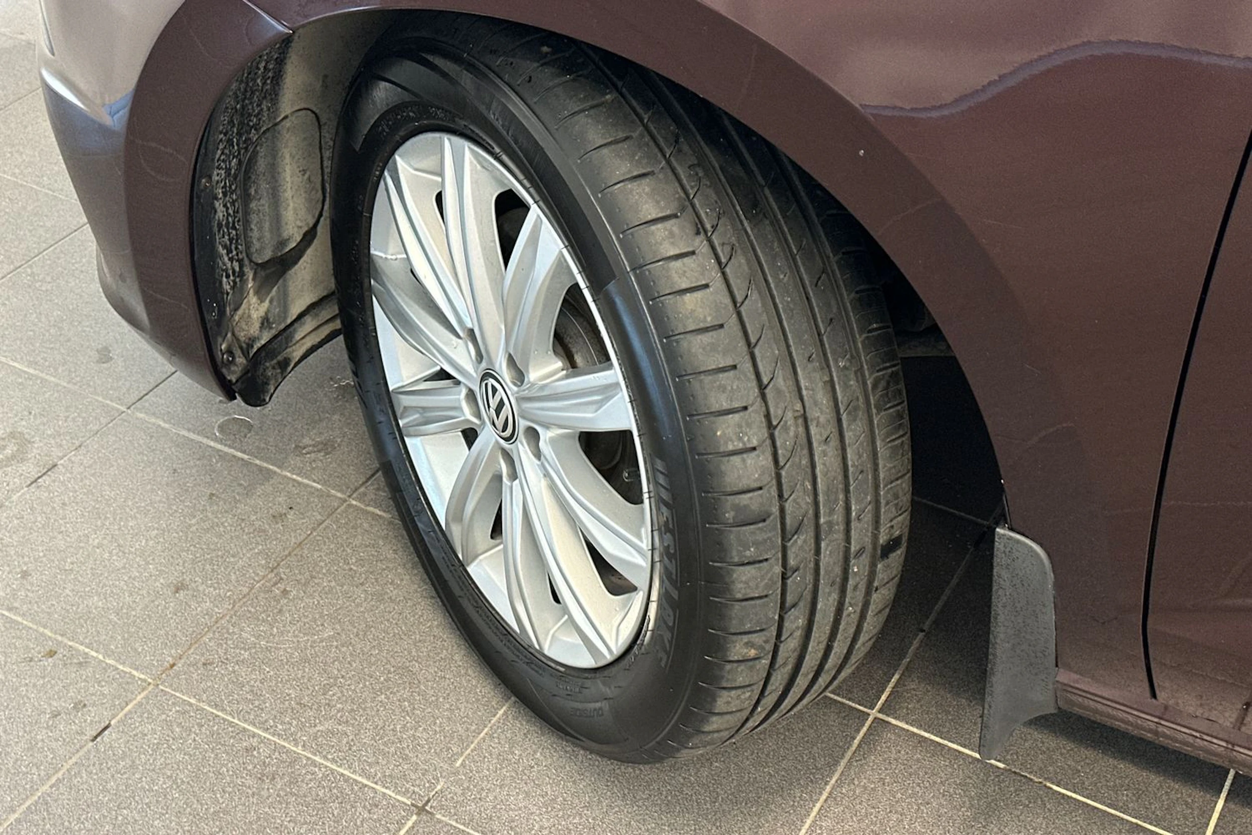 punainen Volkswagen Touran 2019 kuva 25.