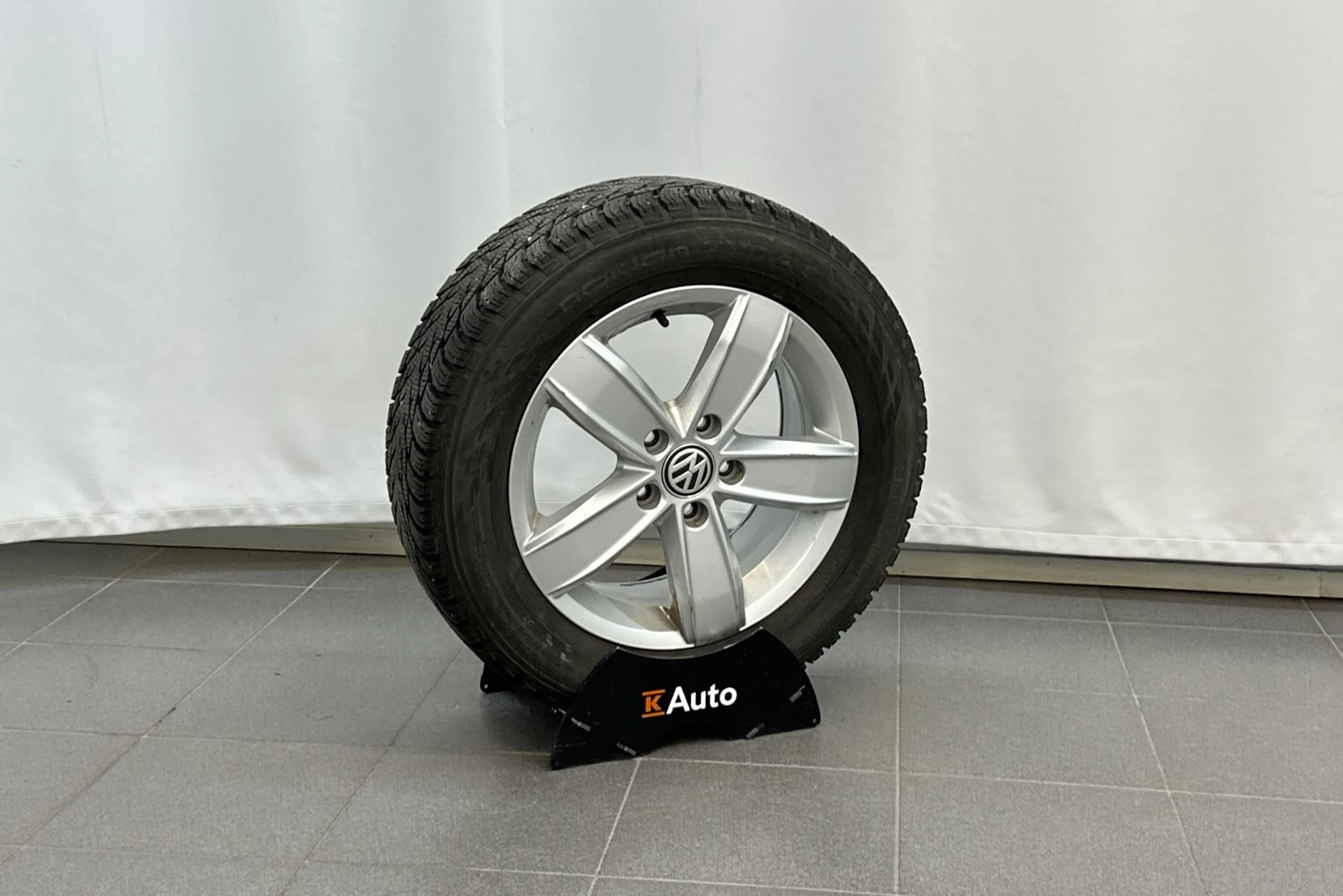 punainen Volkswagen Touran 2019 kuva 26.