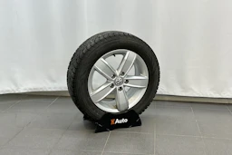 punainen Volkswagen Touran 2019 kuva 26.