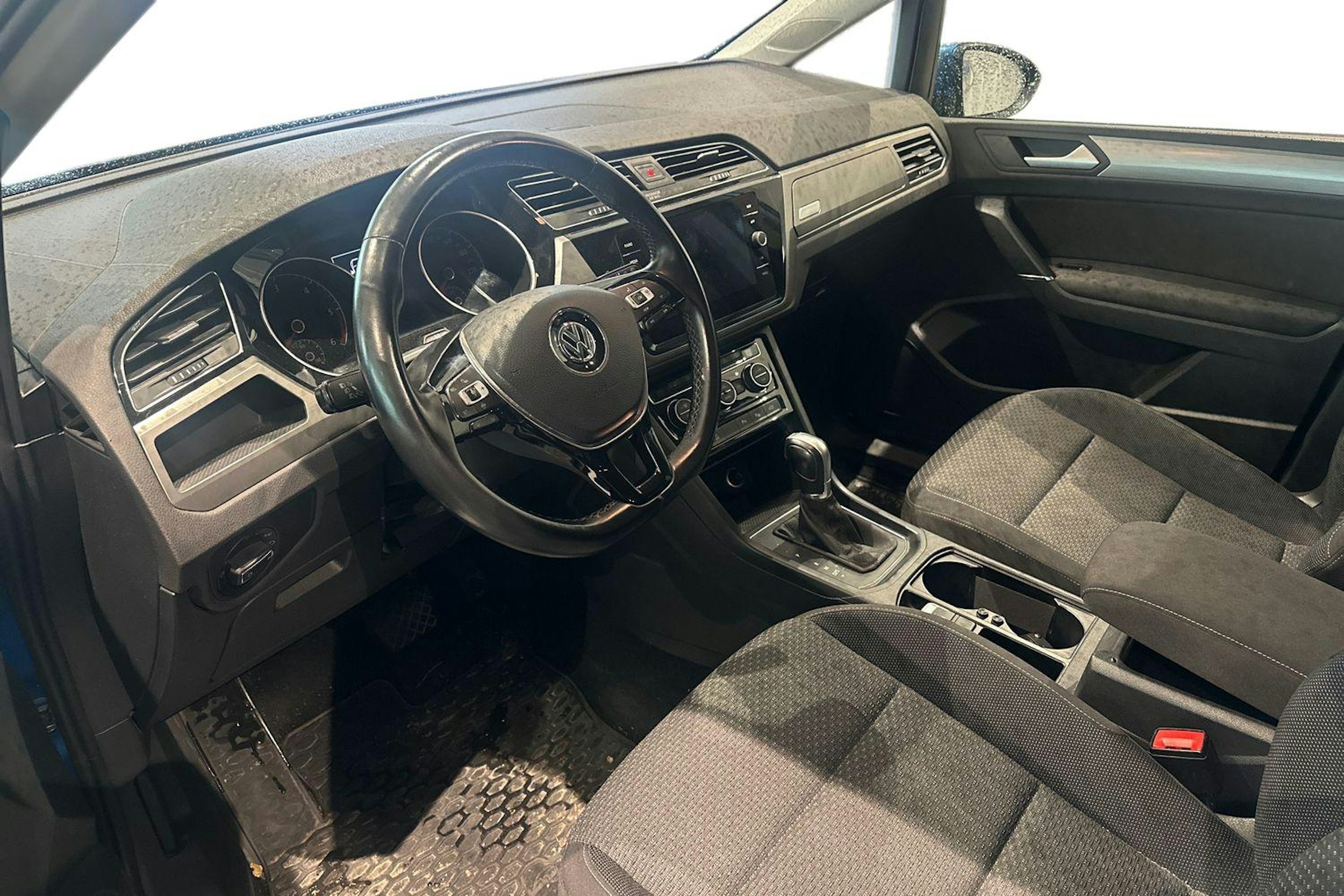 sininen Volkswagen Touran 2019 kuva 3.