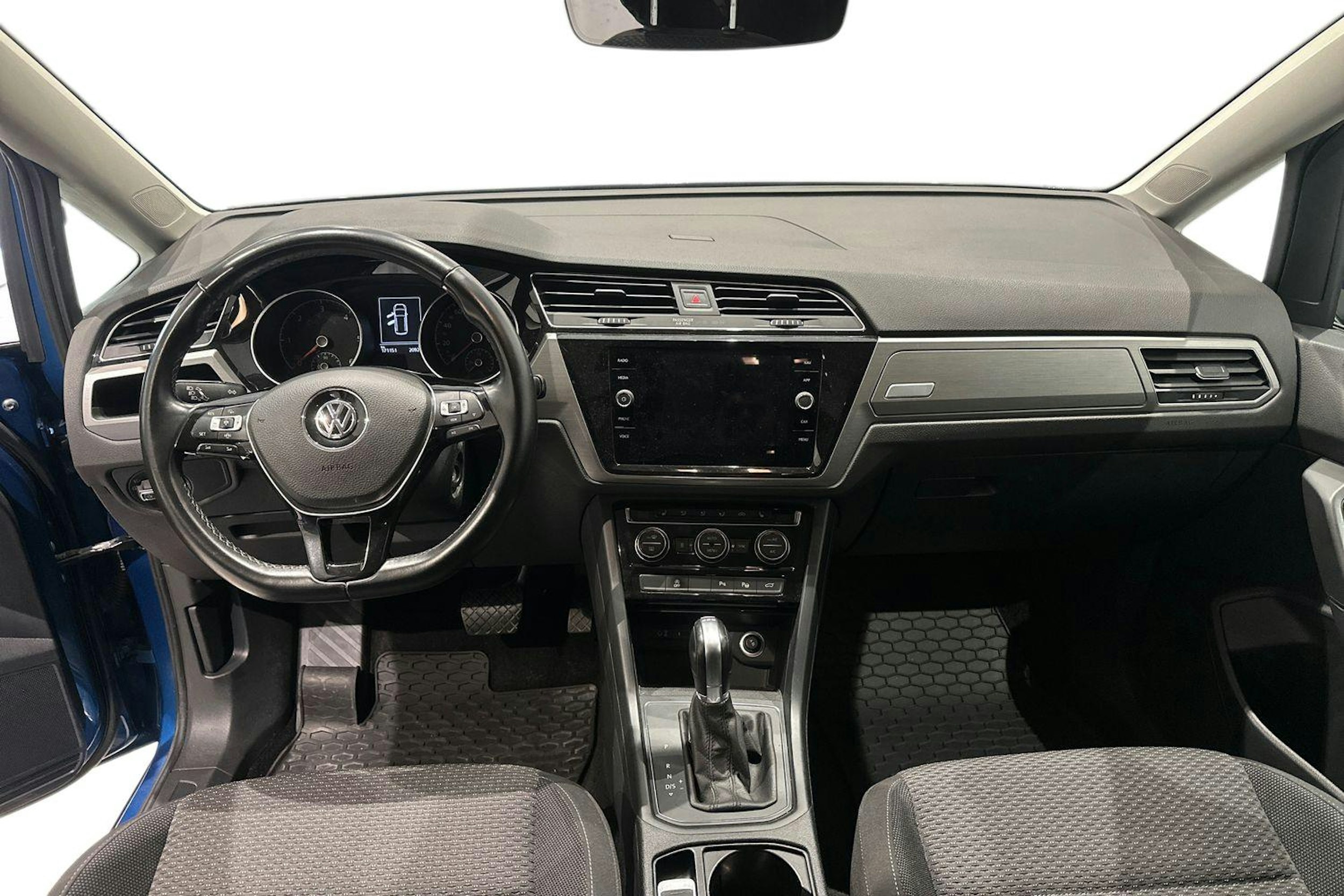 sininen Volkswagen Touran 2019 kuva 9.