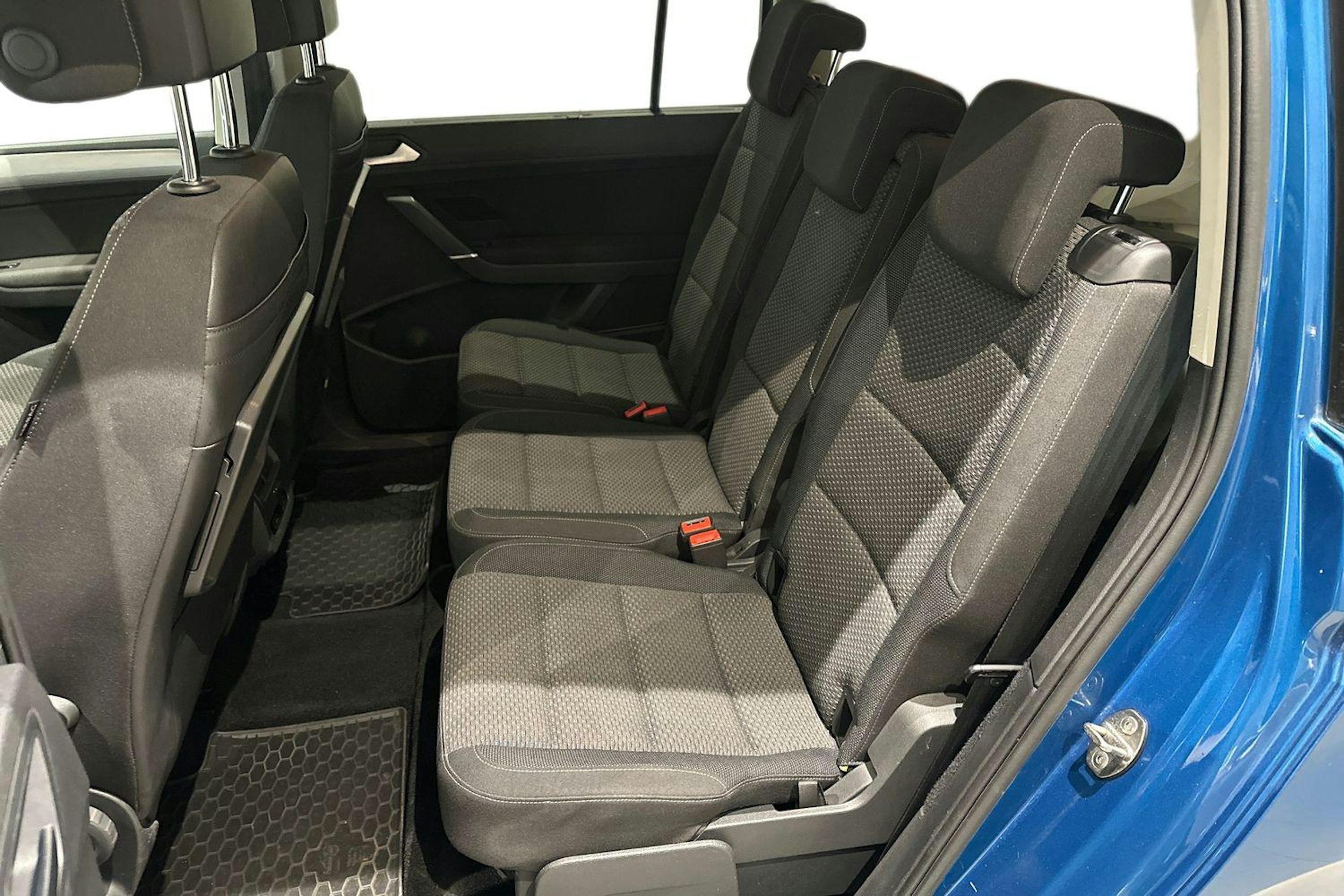 sininen Volkswagen Touran 2019 kuva 10.