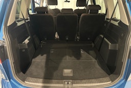 sininen Volkswagen Touran 2019 kuva 16.
