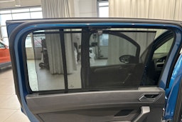 sininen Volkswagen Touran 2019 kuva 19.