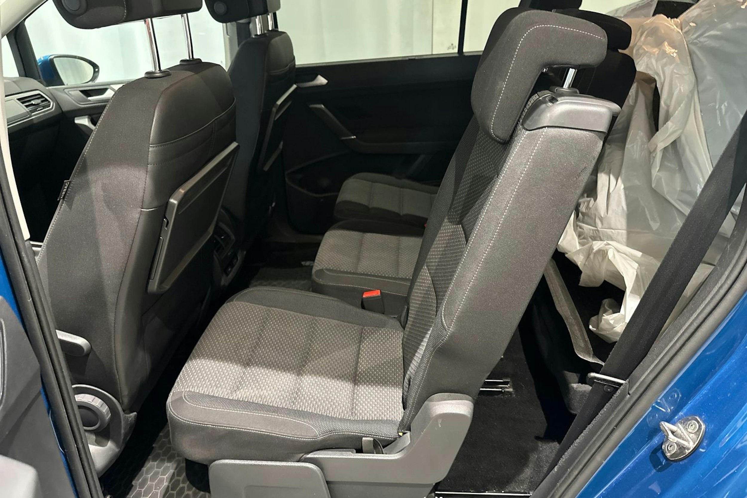 sininen Volkswagen Touran 2019 kuva 20.