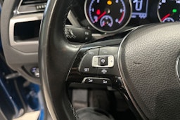 sininen Volkswagen Touran 2019 kuva 22.