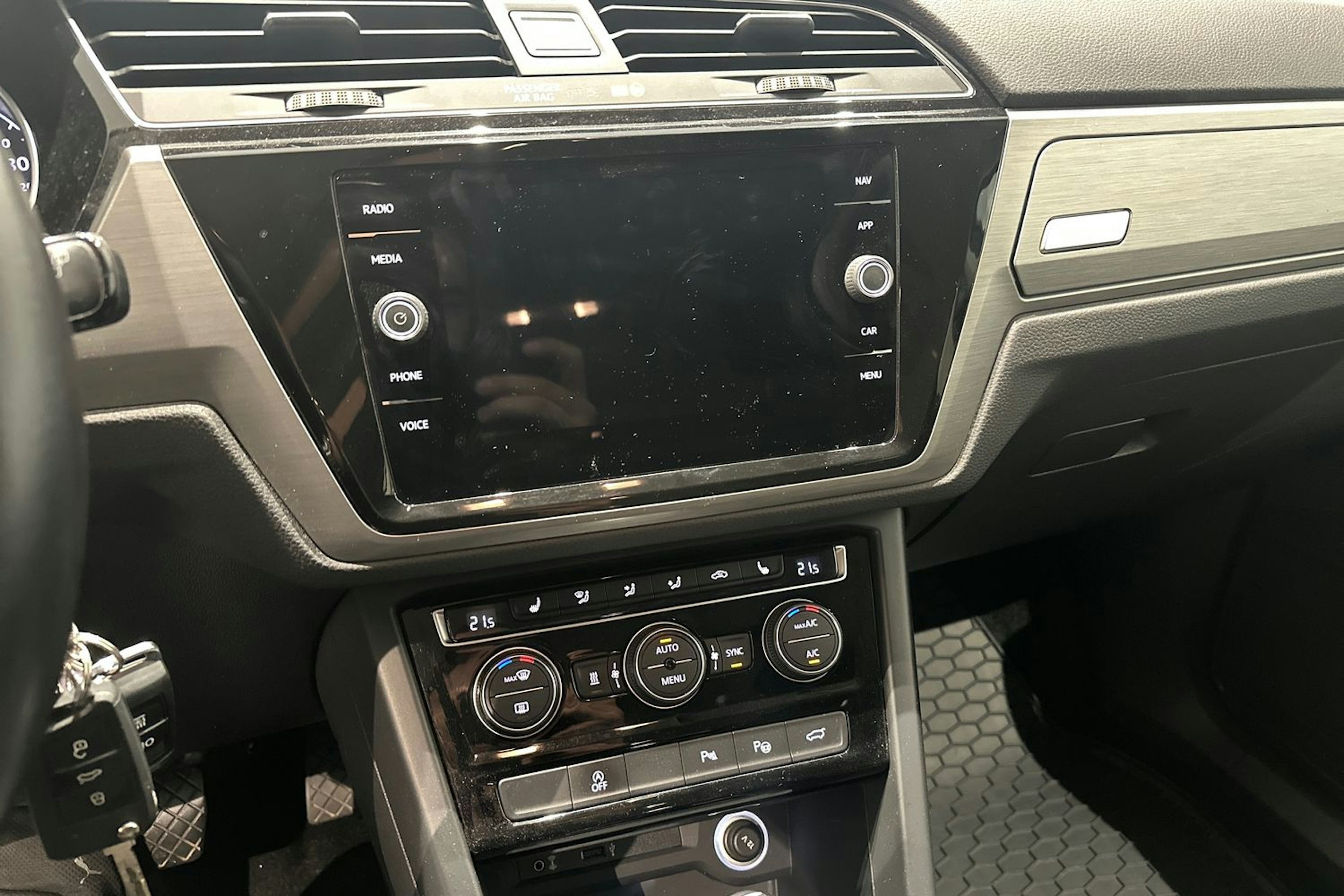 sininen Volkswagen Touran 2019 kuva 23.