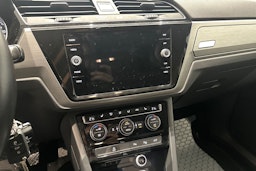 sininen Volkswagen Touran 2019 kuva 23.