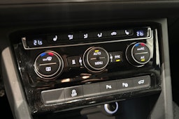 sininen Volkswagen Touran 2019 kuva 24.