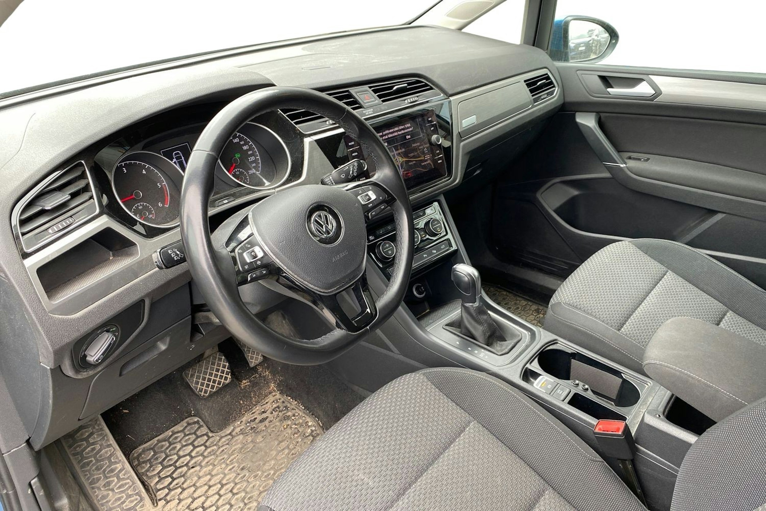 Sininen Volkswagen TOURAN 2019 kuva 3.