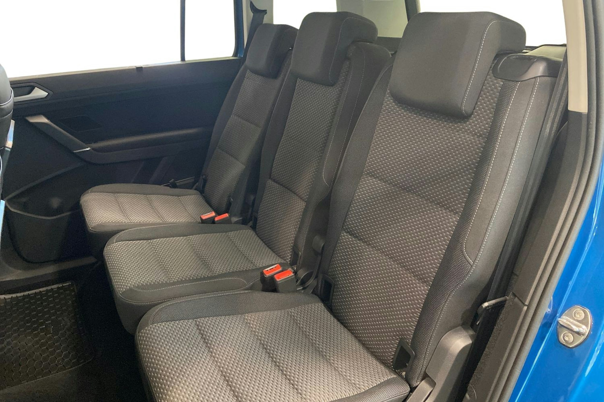 Sininen Volkswagen TOURAN 2019 kuva 10.