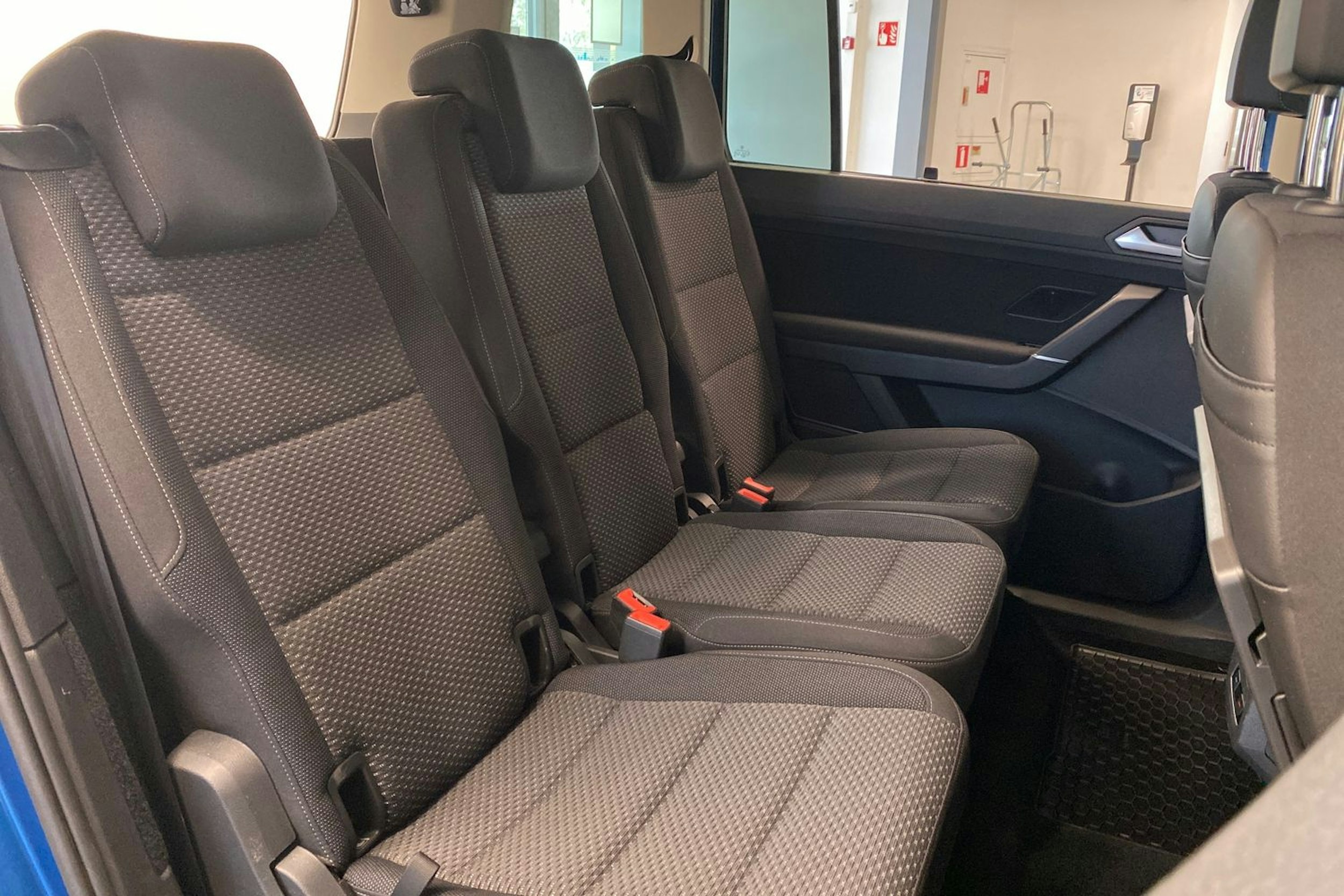 Sininen Volkswagen TOURAN 2019 kuva 17.