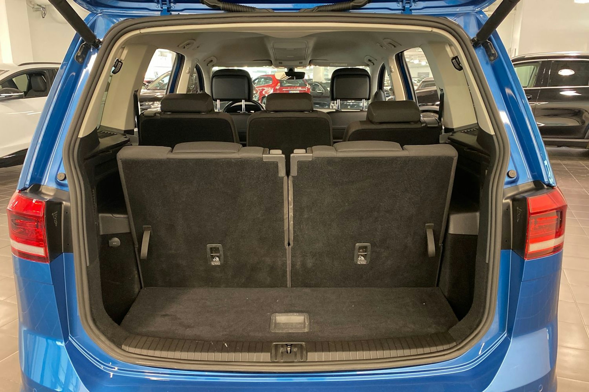 Sininen Volkswagen TOURAN 2019 kuva 18.