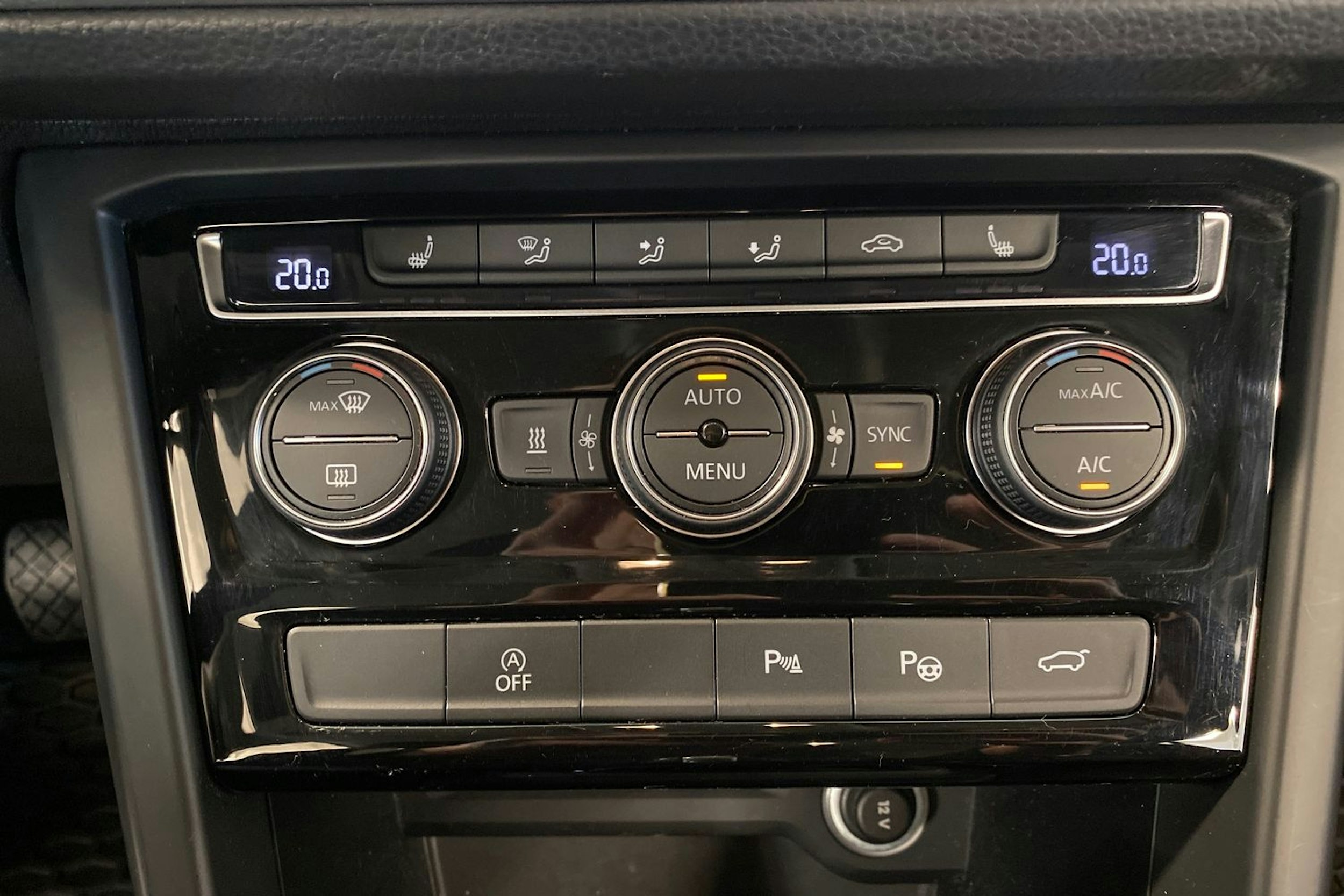 Sininen Volkswagen TOURAN 2019 kuva 22.