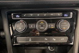 Sininen Volkswagen TOURAN 2019 kuva 22.