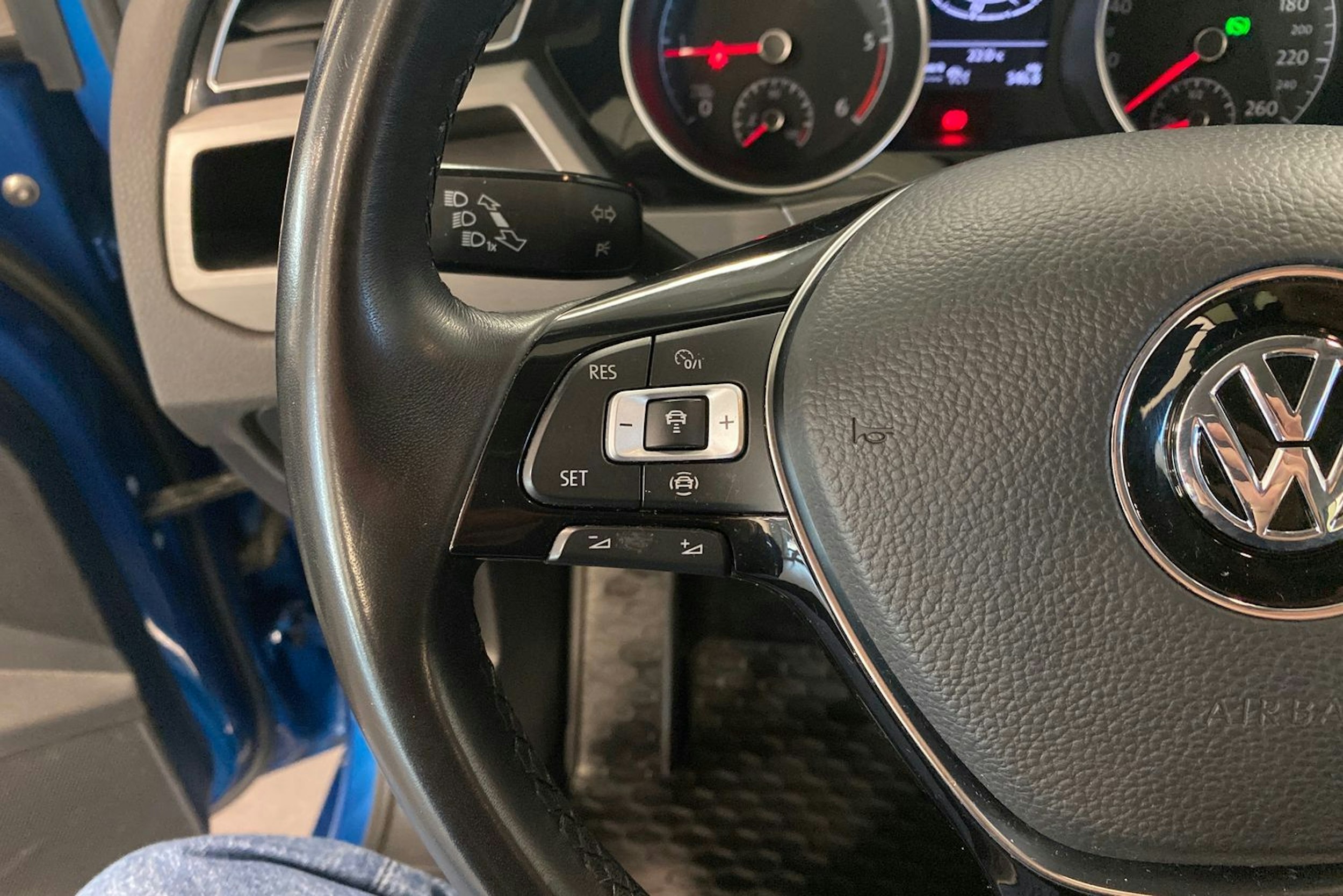 Sininen Volkswagen TOURAN 2019 kuva 23.