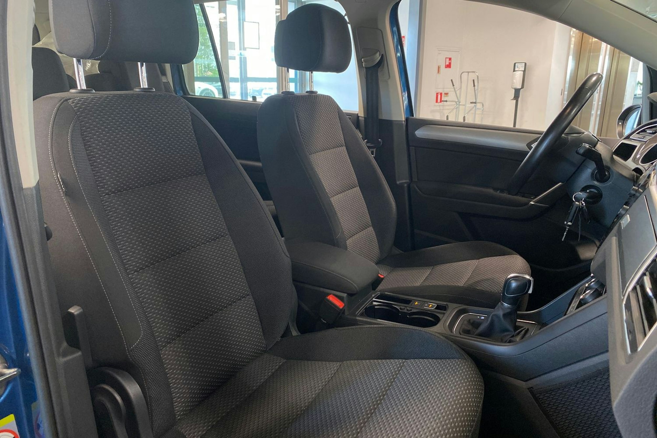Sininen Volkswagen TOURAN 2019 kuva 25.