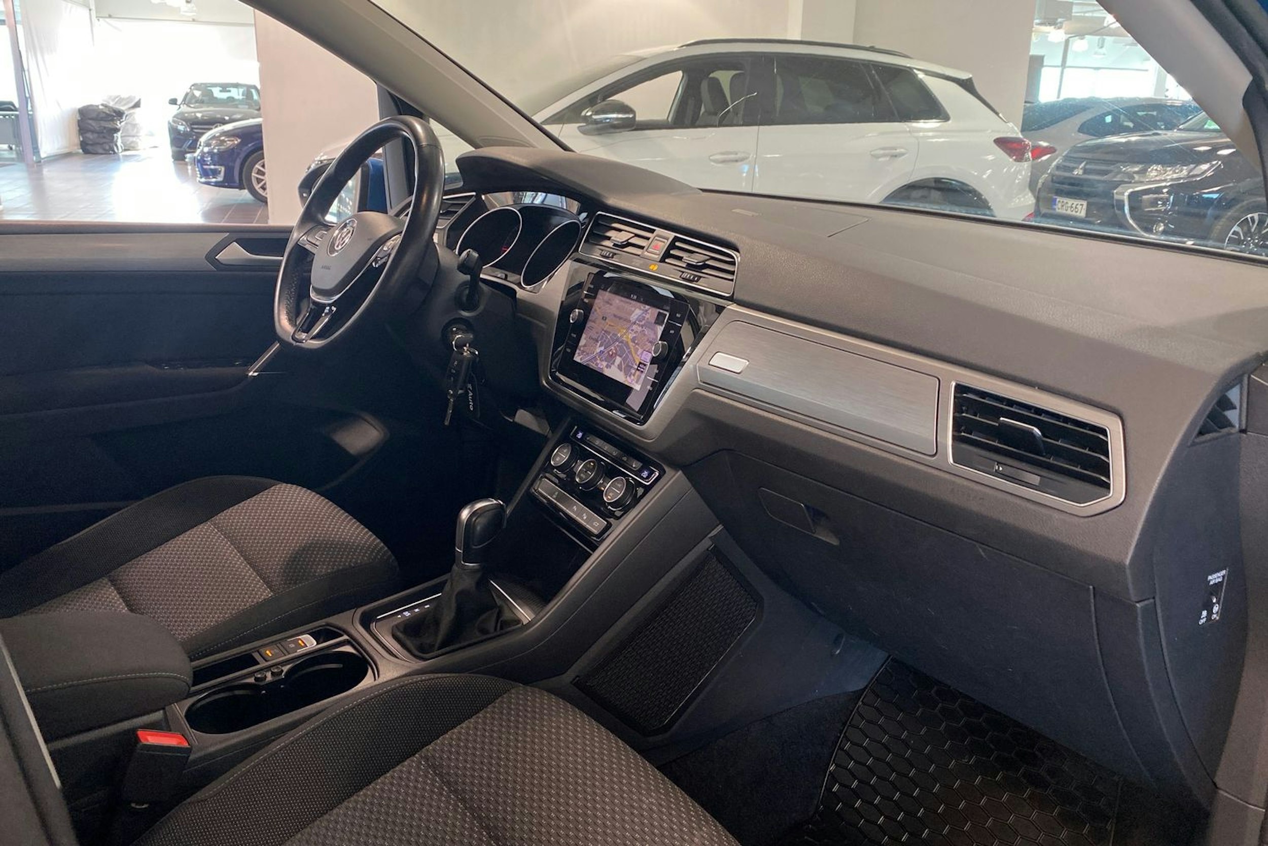 Sininen Volkswagen TOURAN 2019 kuva 26.