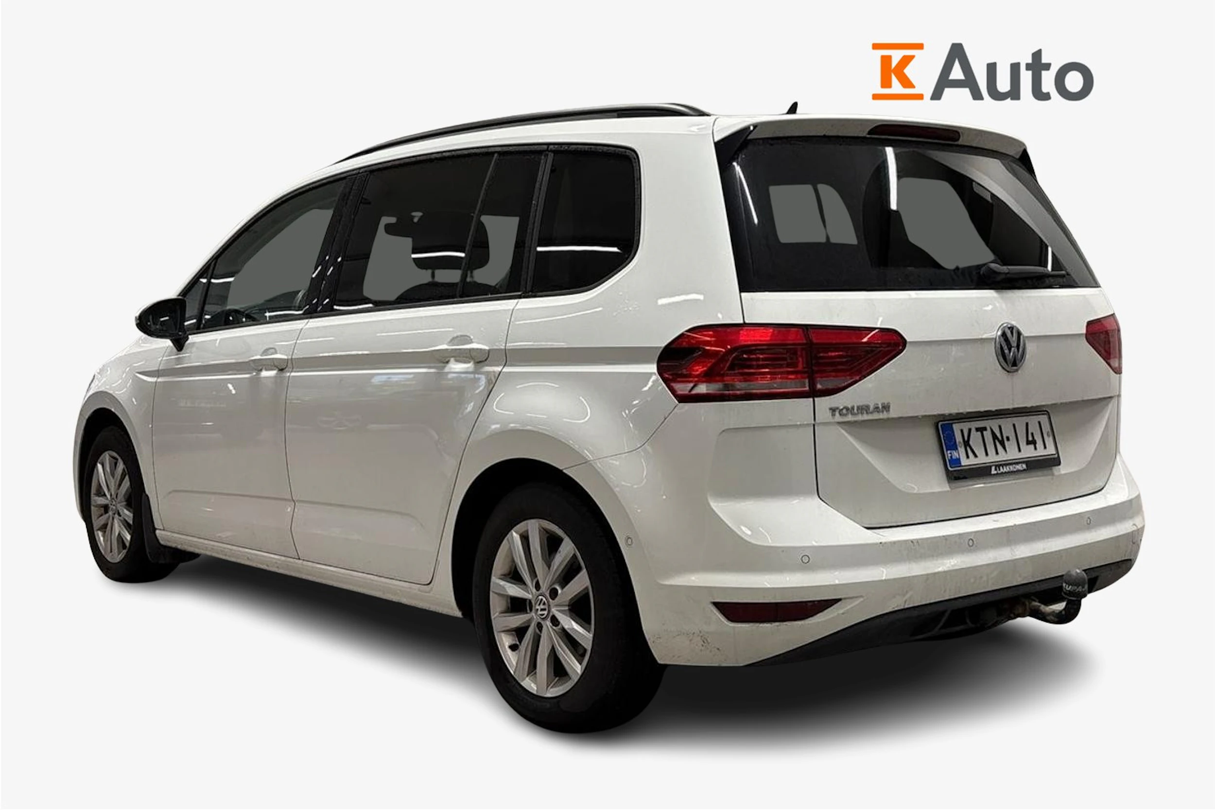 valkoinen Volkswagen Touran 2019 kuva 2.
