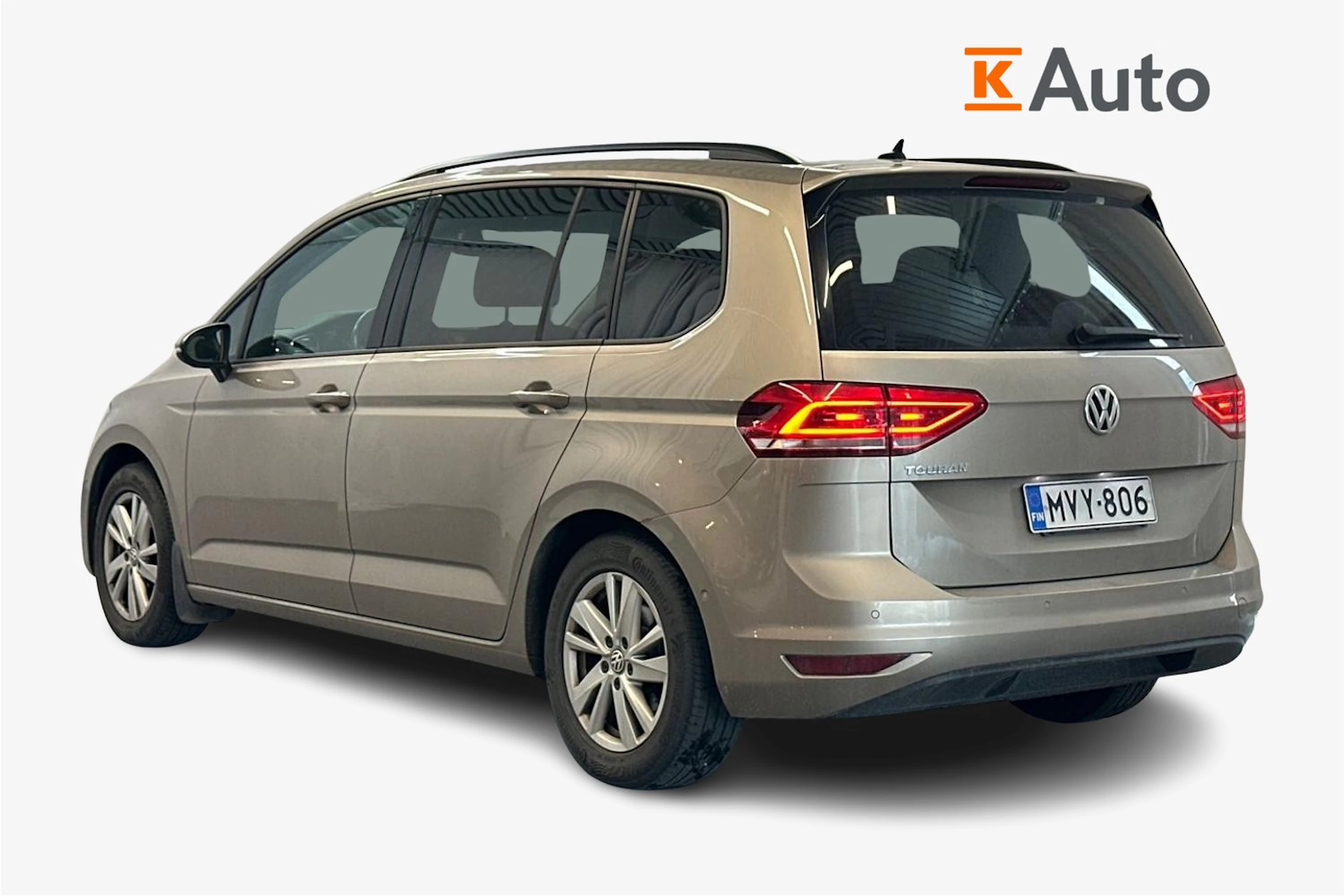 ruskea (beige) Volkswagen Touran 2019 kuva 2.