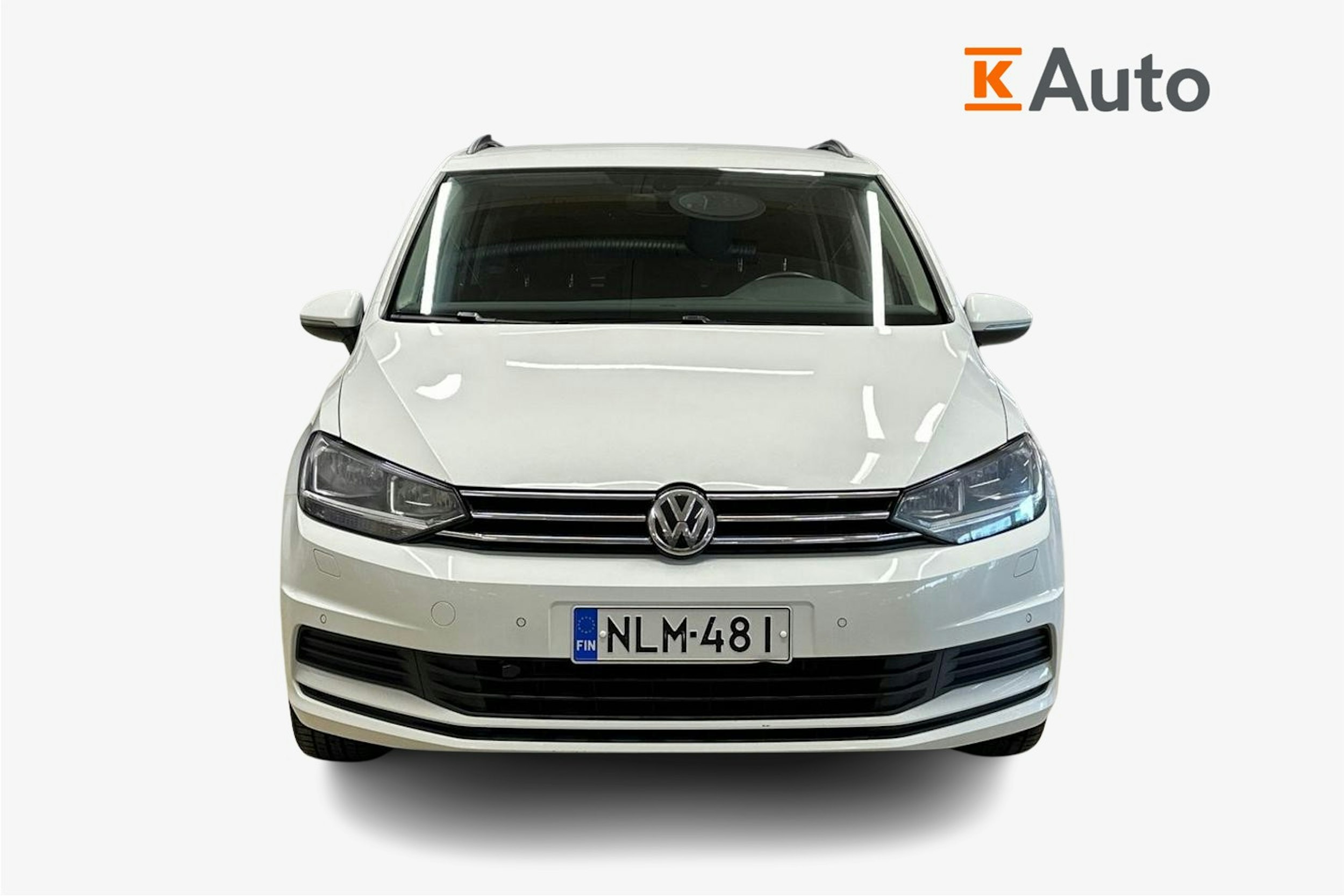 valkoinen Volkswagen Touran 2019 kuva 5.