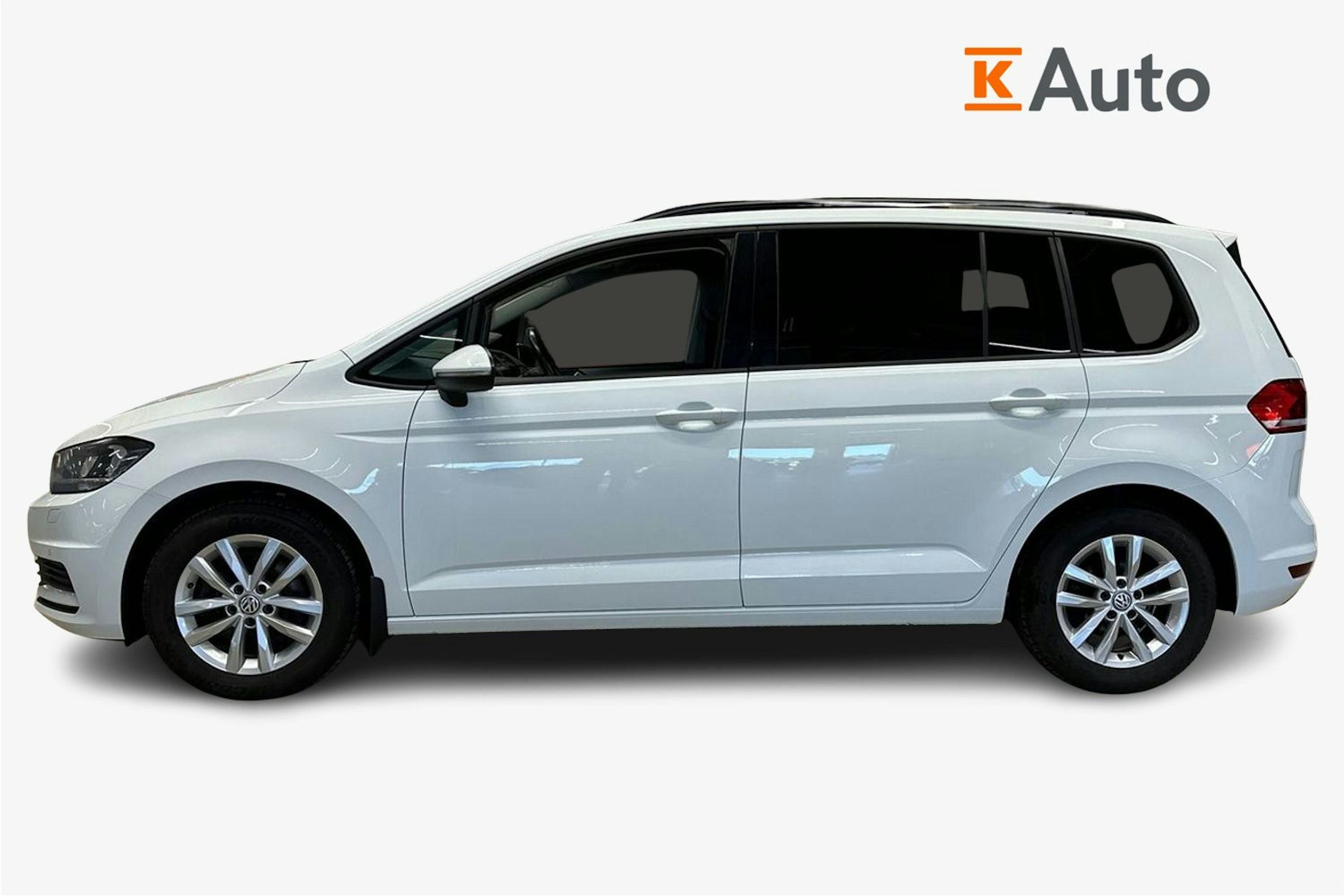 valkoinen Volkswagen Touran 2019 kuva 6.