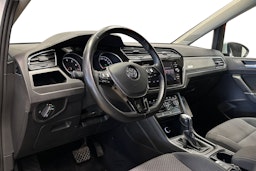 valkoinen Volkswagen Touran 2019 kuva 7.