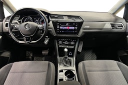 valkoinen Volkswagen Touran 2019 kuva 9.
