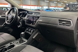 valkoinen Volkswagen Touran 2019 kuva 12.
