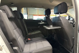valkoinen Volkswagen Touran 2019 kuva 14.