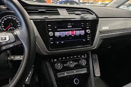 valkoinen Volkswagen Touran 2019 kuva 21.