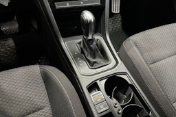 valkoinen Volkswagen Touran 2019 kuva 22.