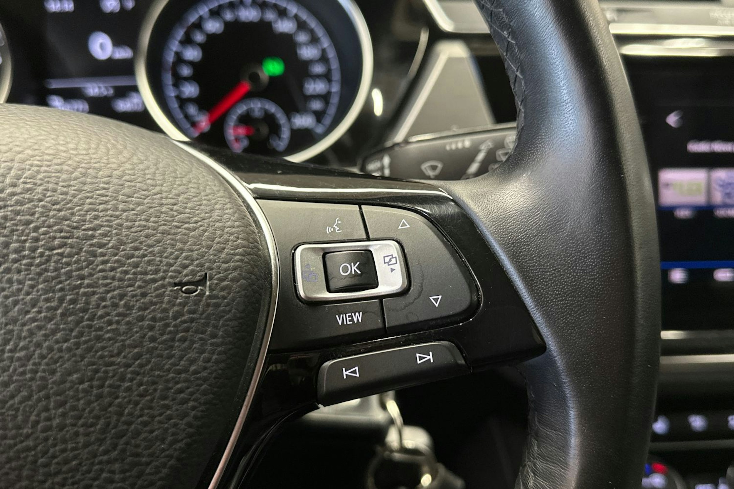 valkoinen Volkswagen Touran 2019 kuva 25.