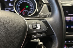 valkoinen Volkswagen Touran 2019 kuva 25.