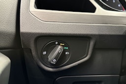 valkoinen Volkswagen Touran 2019 kuva 26.