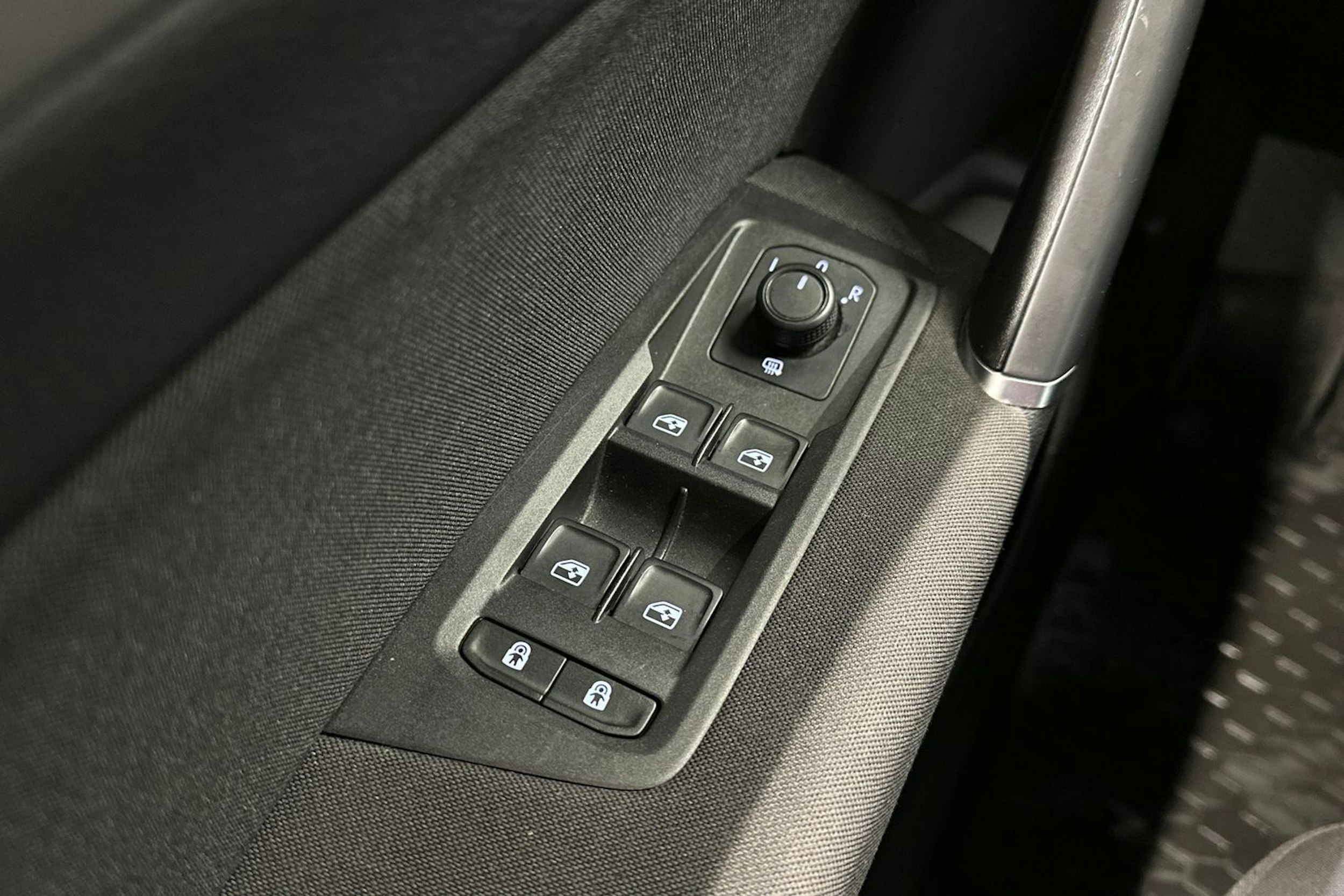 valkoinen Volkswagen Touran 2019 kuva 27.