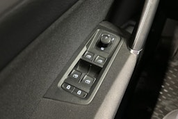 valkoinen Volkswagen Touran 2019 kuva 27.